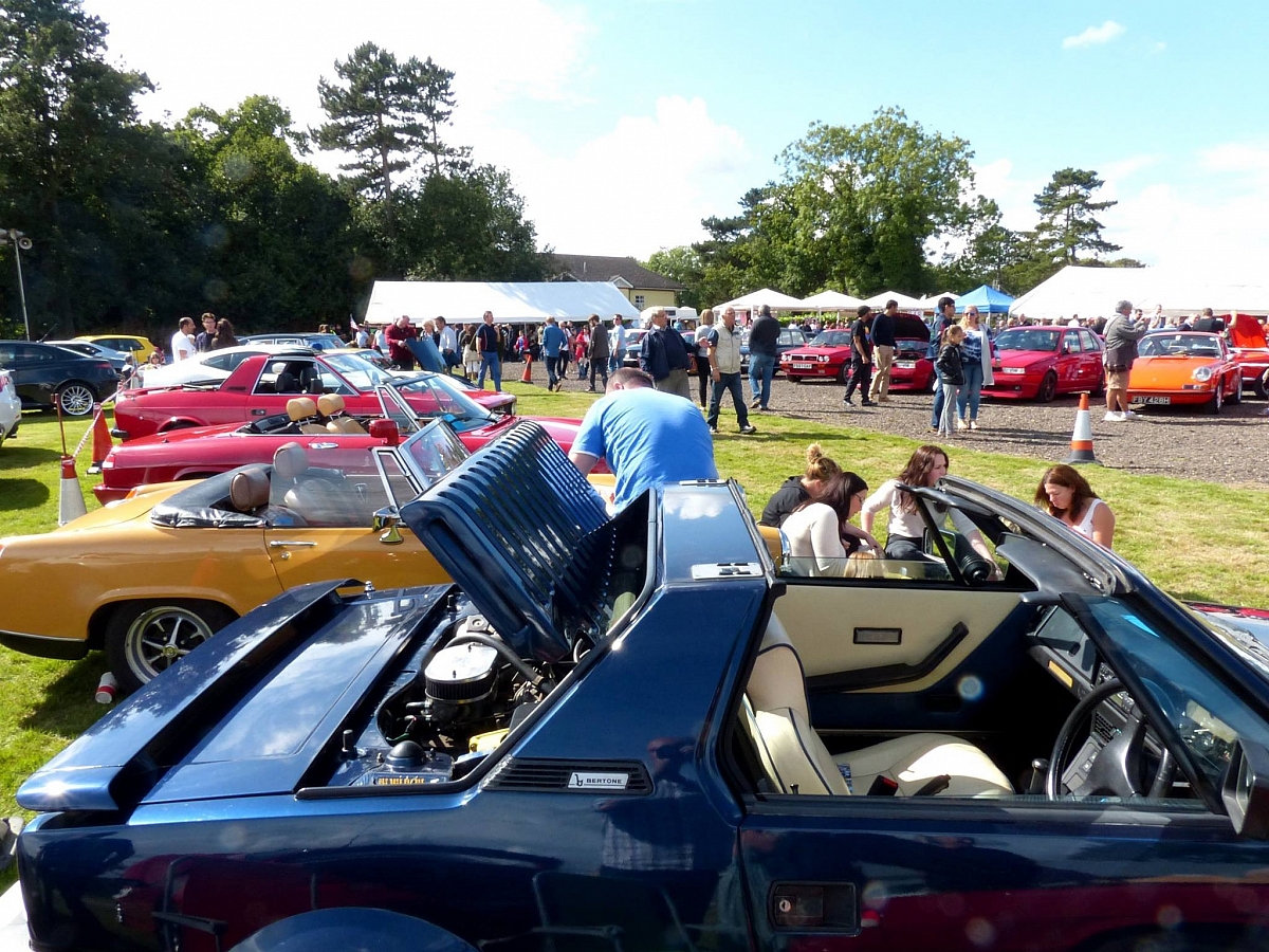 Classics at the Villa - Cars and Italian street Food
