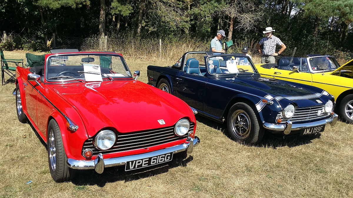 Kennet Valley TR Group enjoy a lovely summers day 'raiding' the MG Picnic!