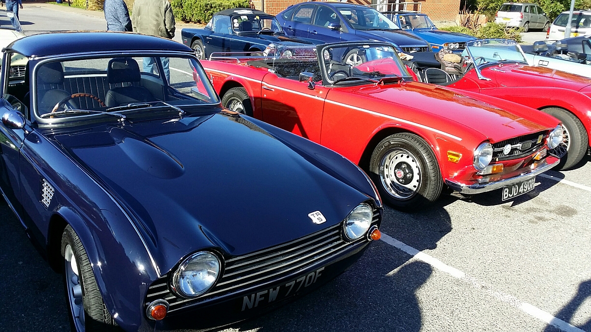 Kennet Valley TR Group enjoy a Drive & Eat for their October Mid-Monthly