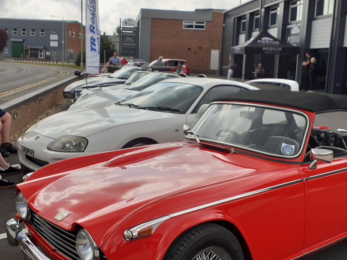 Kennet Valley Group enjoy a light lunch and Supercars at the Podium.