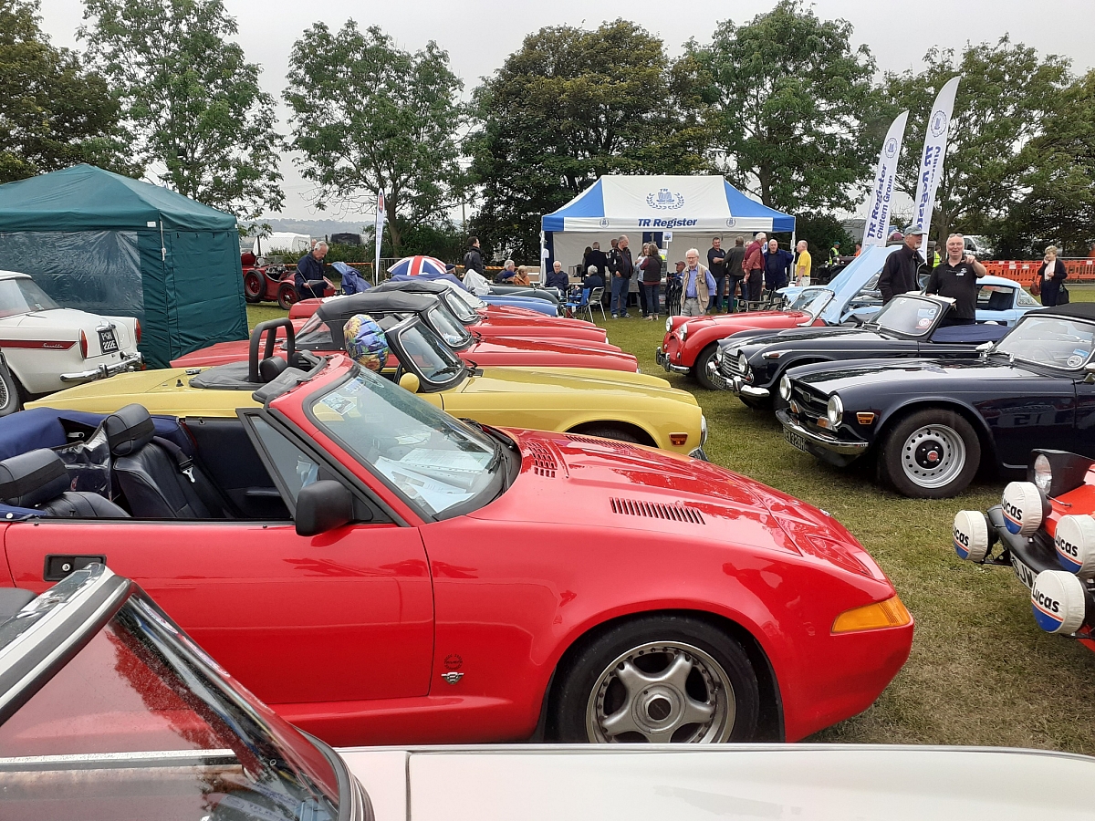 Kennet Valley Members enjoy Kop Hill Climb with Chiltern TRs 