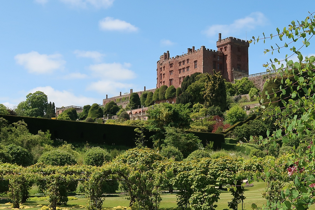 TR Register Shropshire & North Wales Groups' Joint Run to Powis Castle